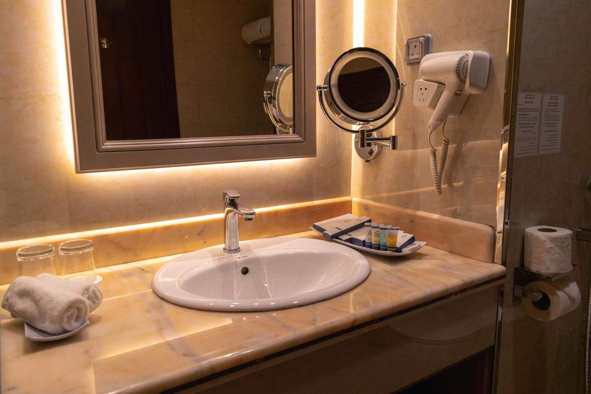 Best Western Plus Jeddah Hotel Madinah Road Eksteriør billede